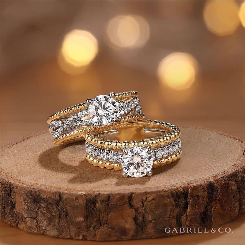 Gold Ring with East White