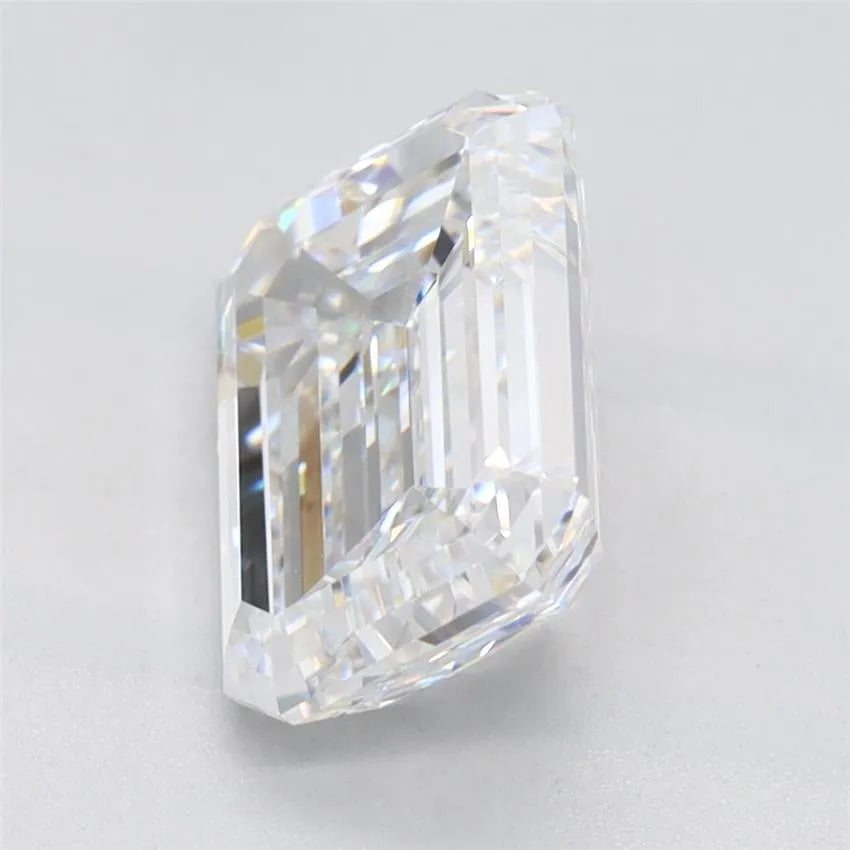 2.6 Carats EMERALD Diamond